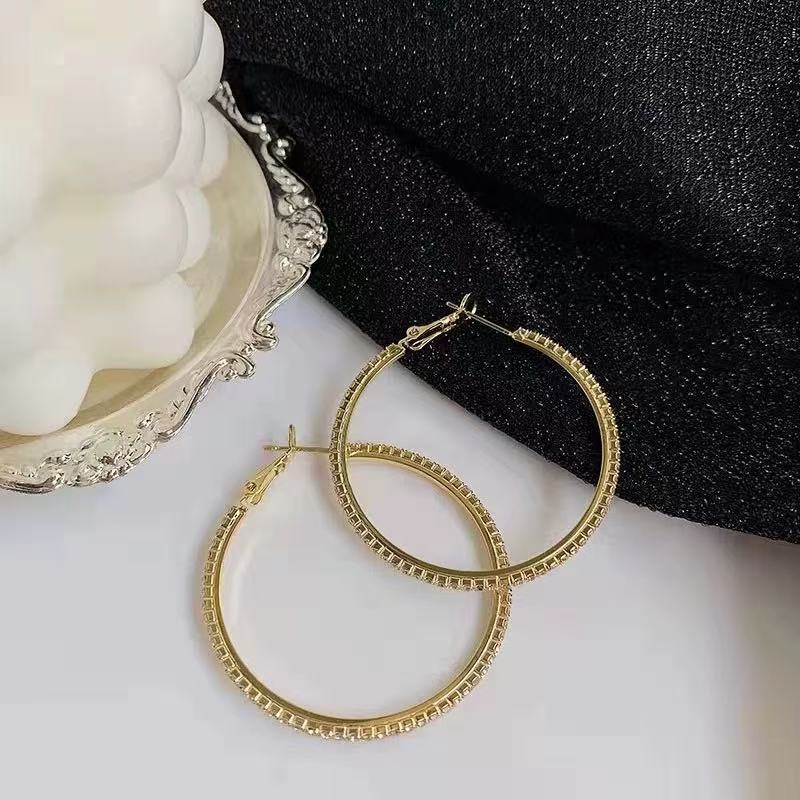 European And American Fashion Shiny C-shaped Earrings