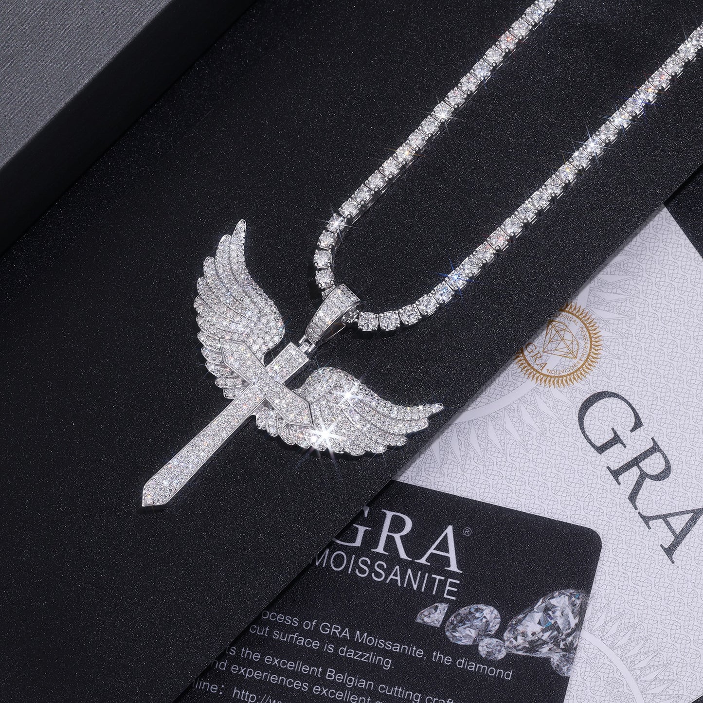 Angel Wings - A Fashionable And Trendy Necklace Pendant Set With Top-quality Moissanite S925 In Silver And Platinum-plated. It Can Be Tested With A Diamond Pen
